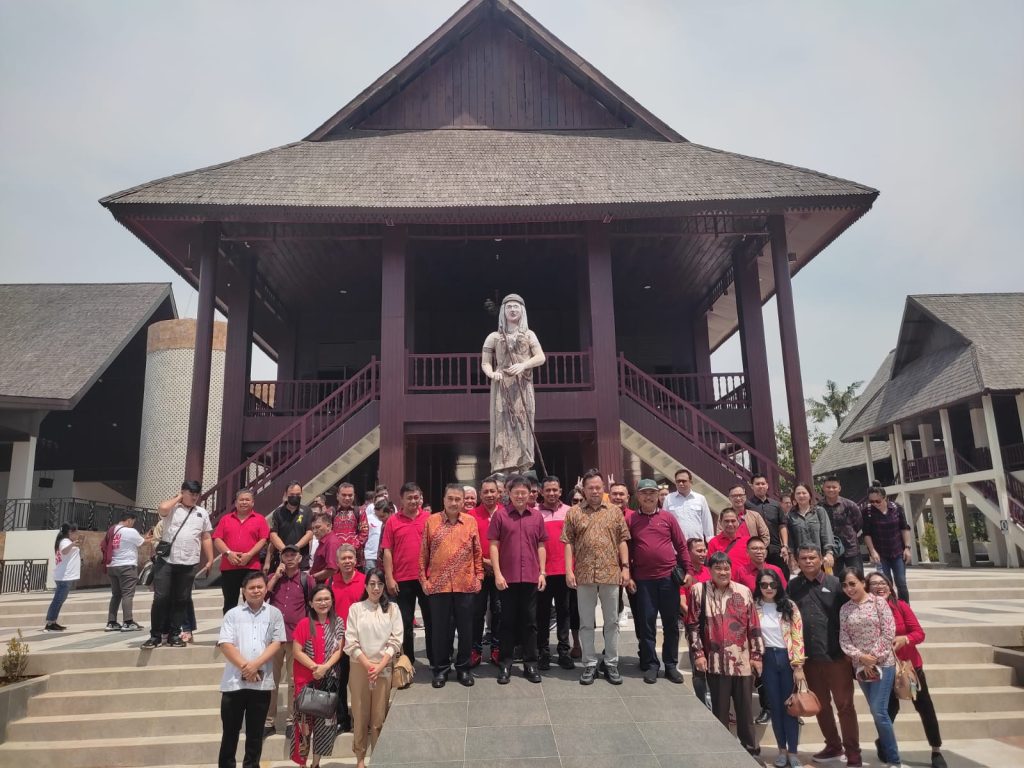 Aa Rs Tinjau Perkembagan Renovasi Anjungan Provinsi Sulut Di Tmii